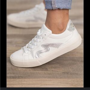NWT, Blowfish Malibu White Sneakers with Silver Accents!